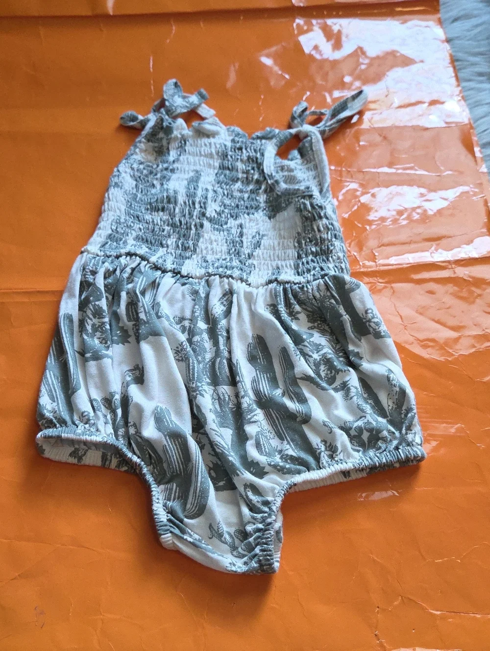 Kate Quinn Smocked Tie Strap Bubble Romper Size: 6-12m